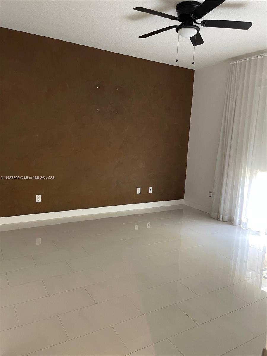 Se Colonnade at Dadeland Condominiums Miami, FL 33143 - Photo 15 of 32 an empty room
