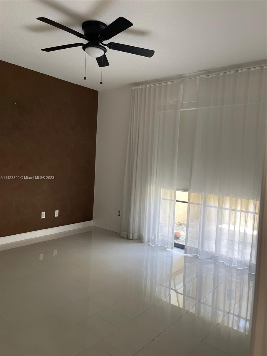 Se Colonnade at Dadeland Condominiums Miami, FL 33143 - Photo 16 of 32 a view of an empty room and a window