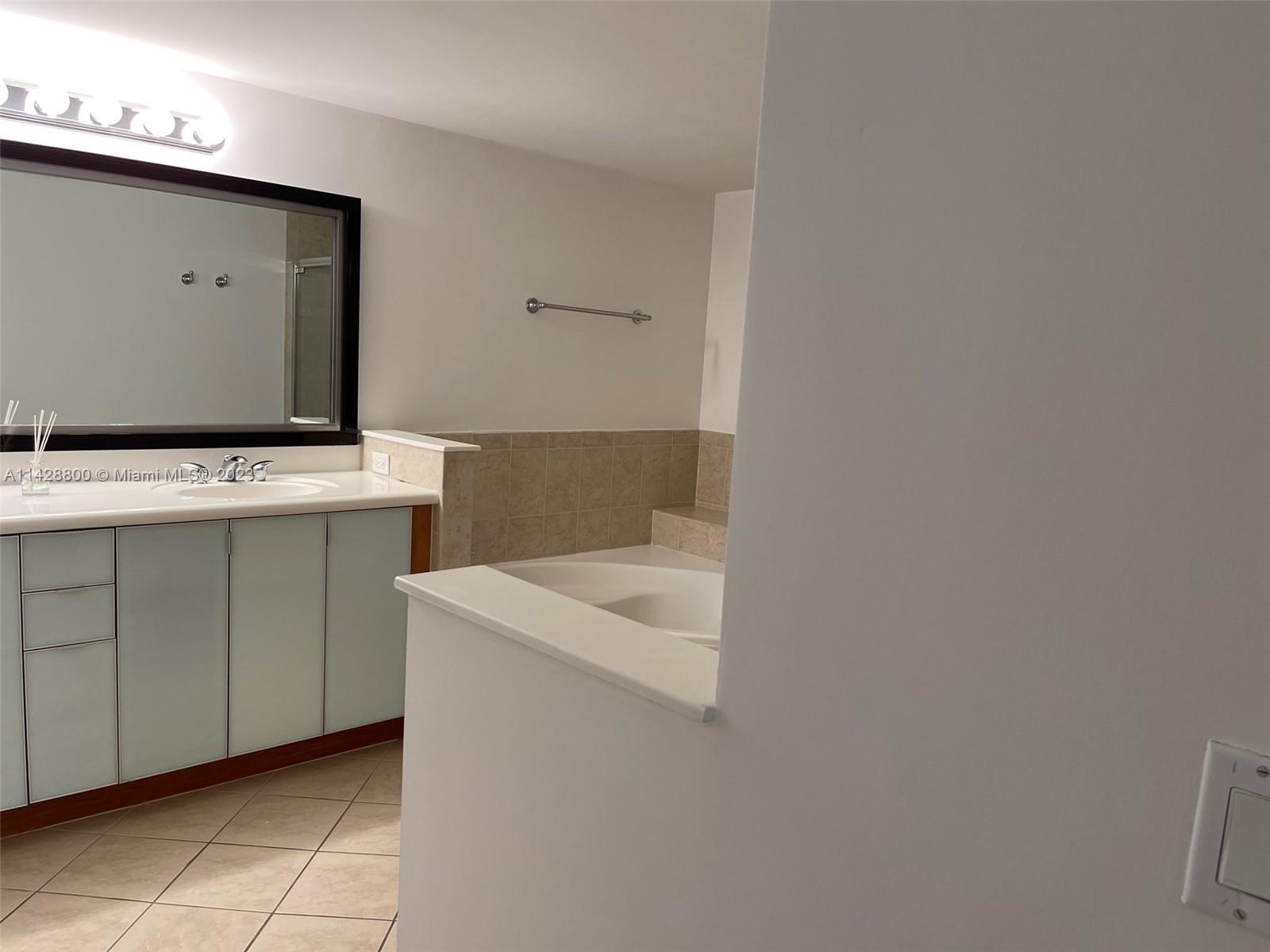 Se Colonnade at Dadeland Condominiums Miami, FL 33143 - Photo 17 of 32 a utility room with dryer and washer