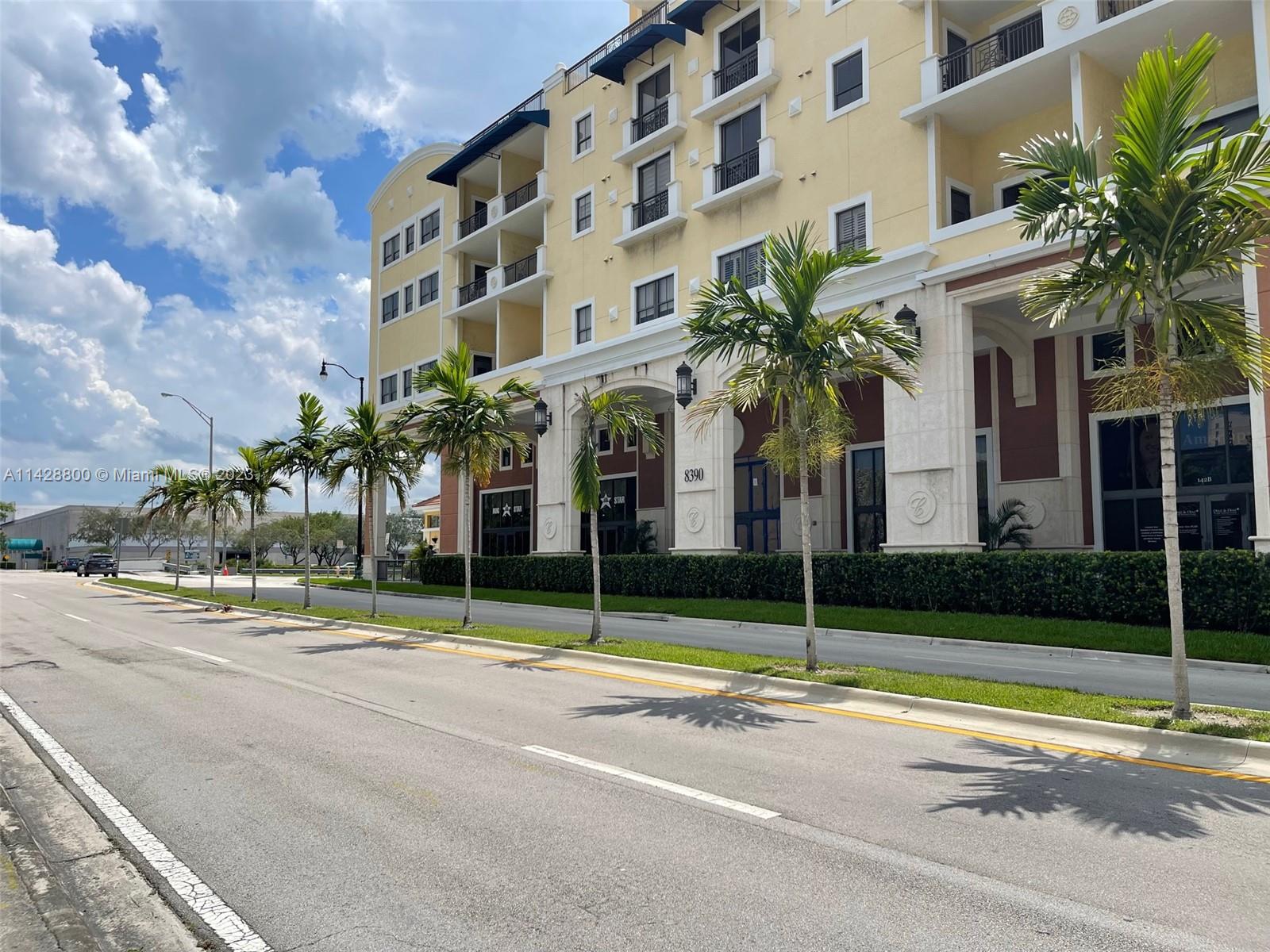 Se Colonnade at Dadeland Condominiums Miami, FL 33143 - Photo 2 of 32 a view of a tall white building