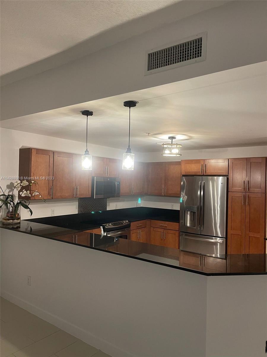 Se Colonnade at Dadeland Condominiums Miami, FL 33143 - Photo 5 of 32 a bathroom with a sink and a mirror