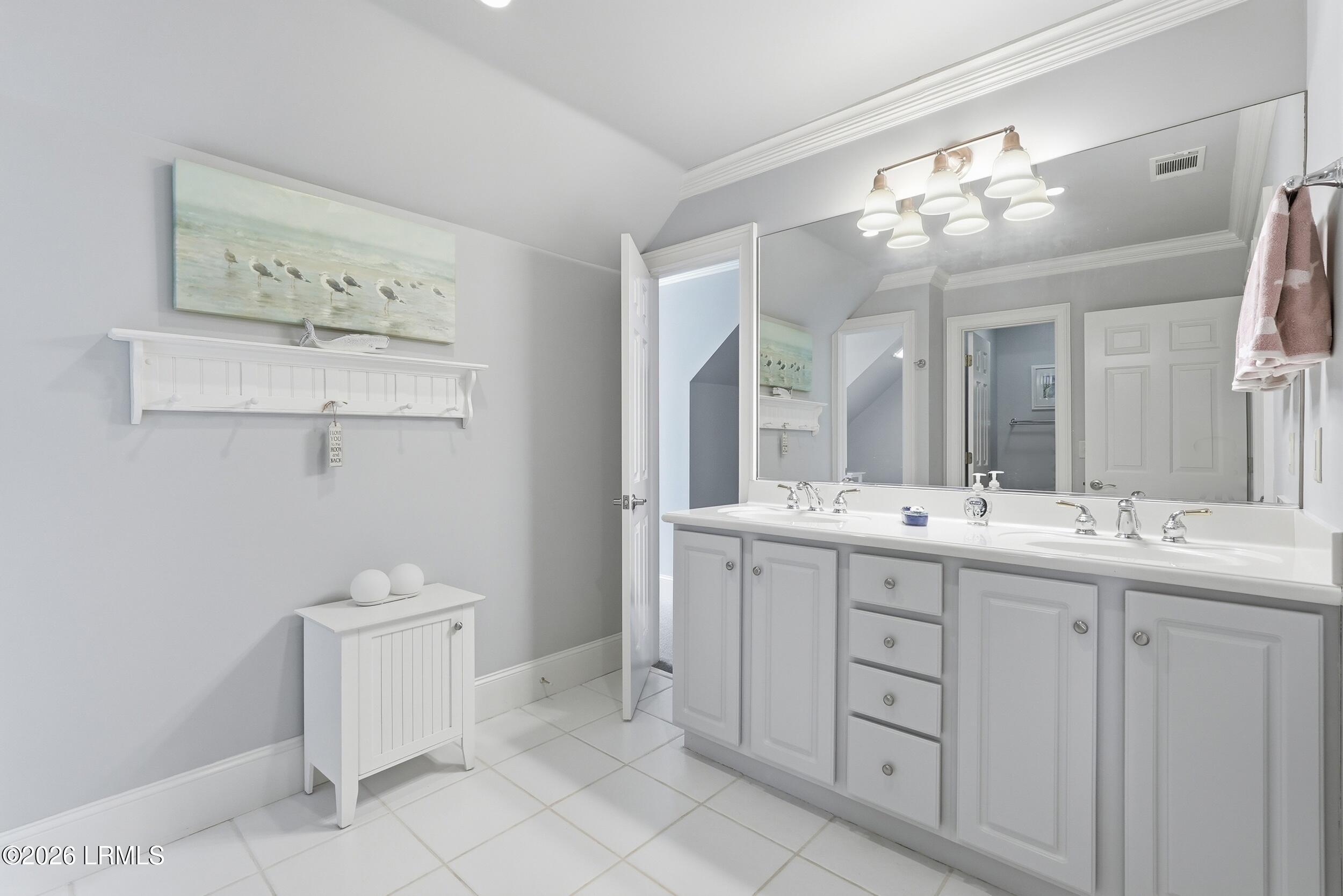 213 De La Gaye Point Beaufort, SC 29902 - Photo 35 of 63 2nd floor bathroom