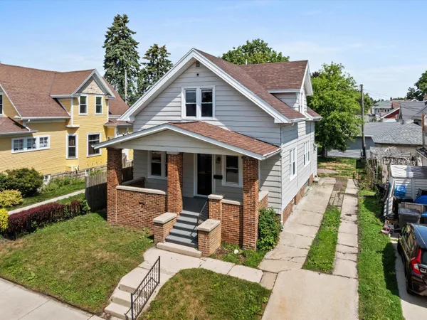 $214,000 | 1112 Bluff Avenue, Sheboygan, WI 53081