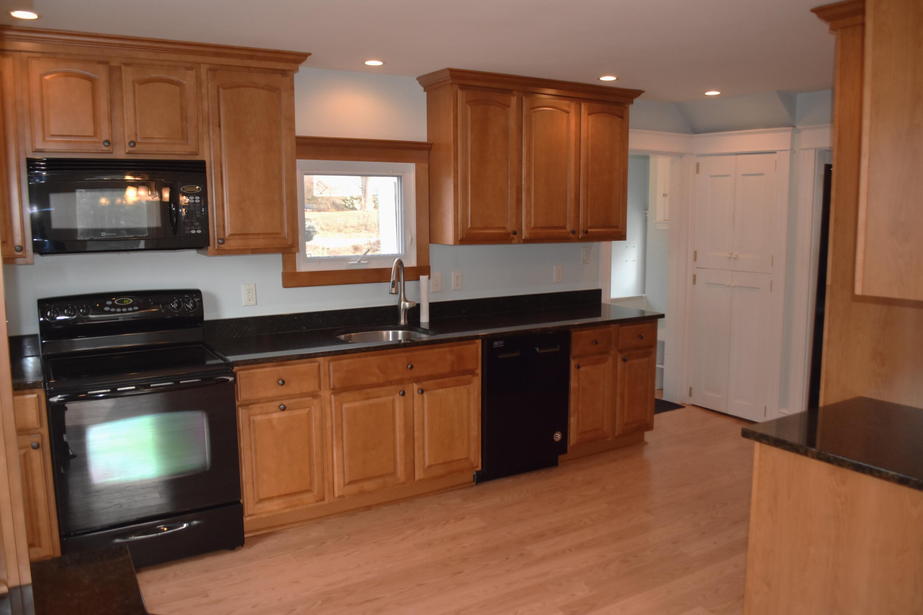 542 Preble Street South Portland, ME 04106 - Photo 11 of 40 DSC_0027