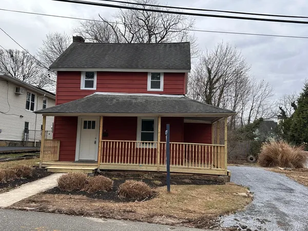 $3,975 | 12 Canyon Street, Huntington, NY 11743
