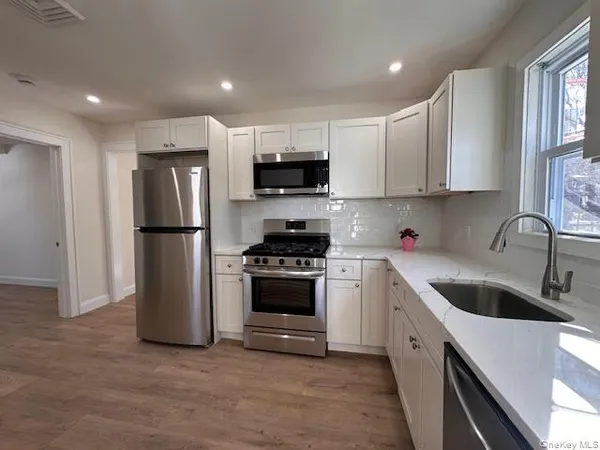 $3,975 | 12 Canyon Street, Huntington, NY 11743