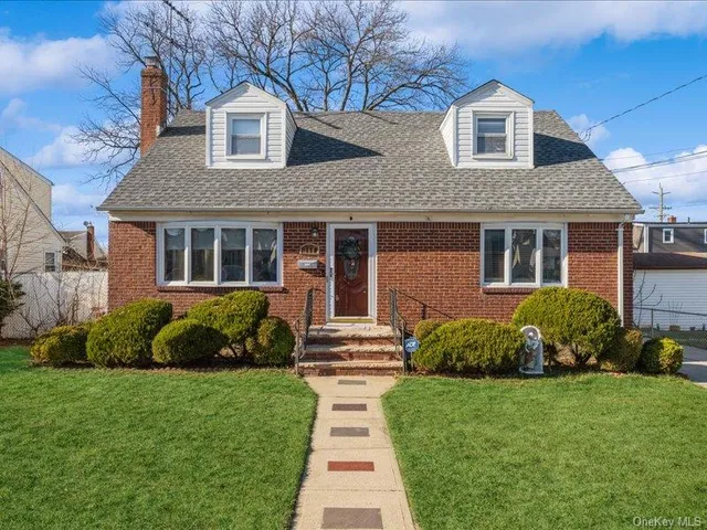 $849,000 | 158 Clement Avenue, Elmont, NY 11003