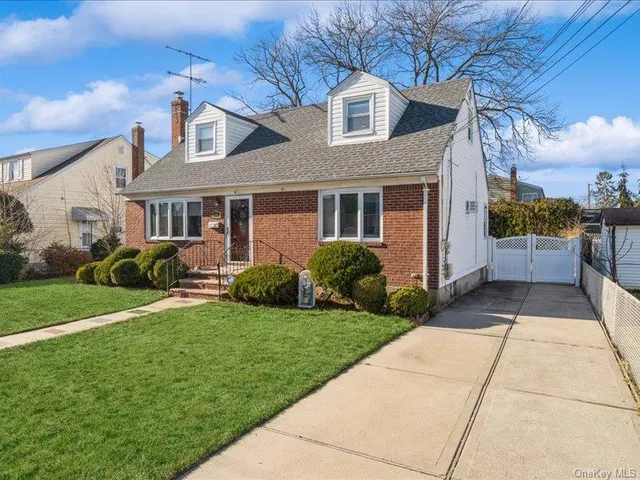 $849,000 | 158 Clement Avenue, Elmont, NY 11003