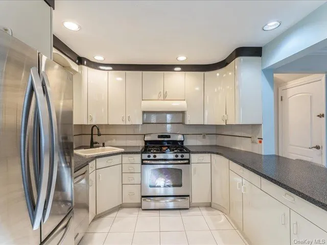 $849,000 | 158 Clement Avenue, Elmont, NY 11003