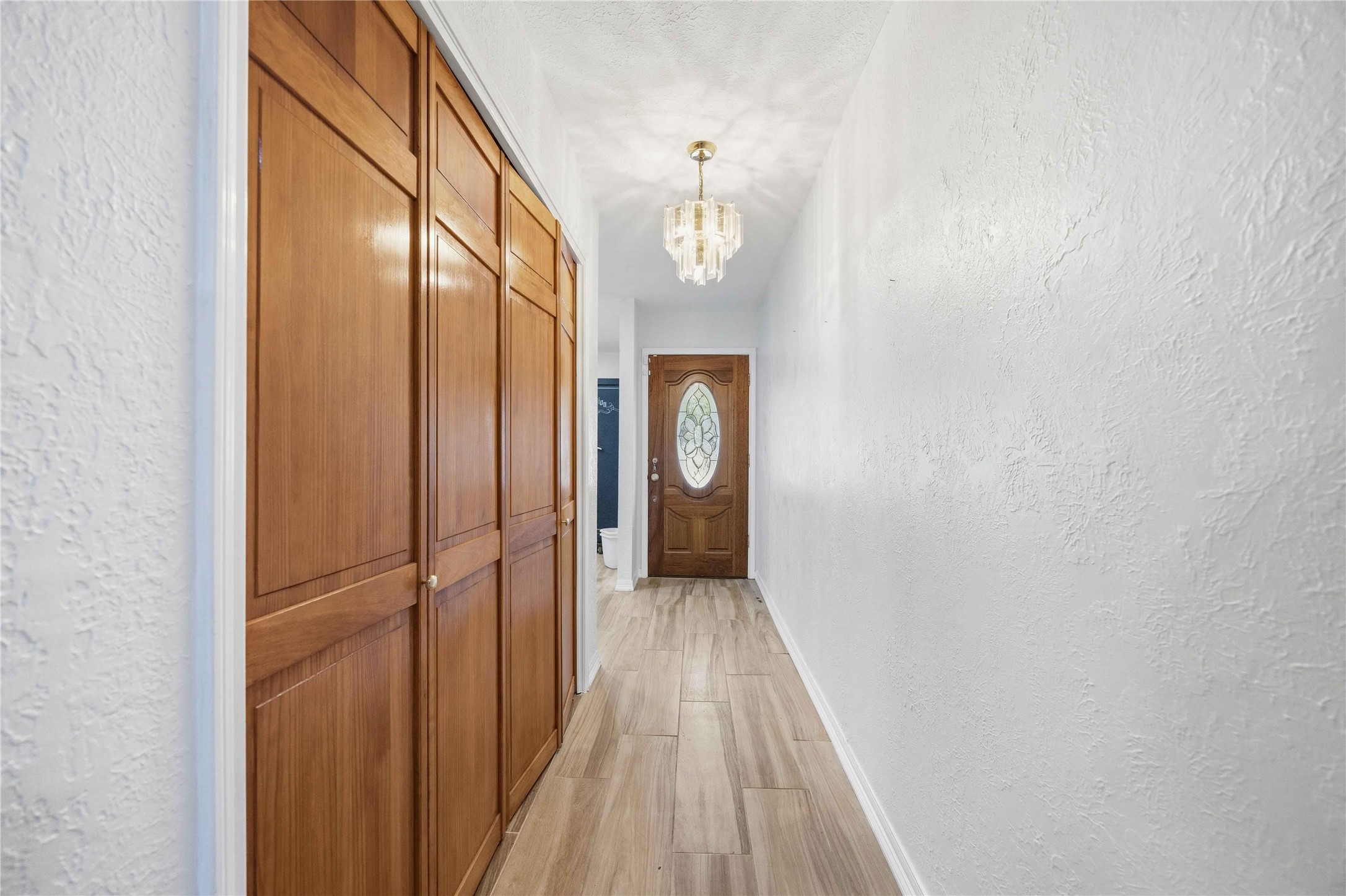 154 Evanston Street Houston, TX 77015 - Photo 2 of 20 Long entry hallway with extra storage space