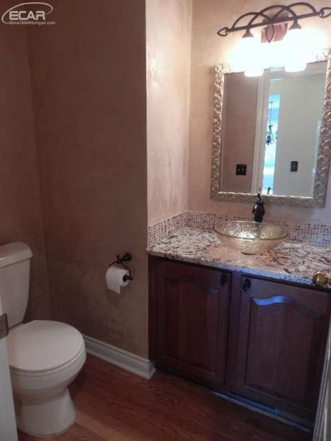 7560 East River Road Flushing, MI 48433 - Photo 23 of 79 20444568-22.JPG