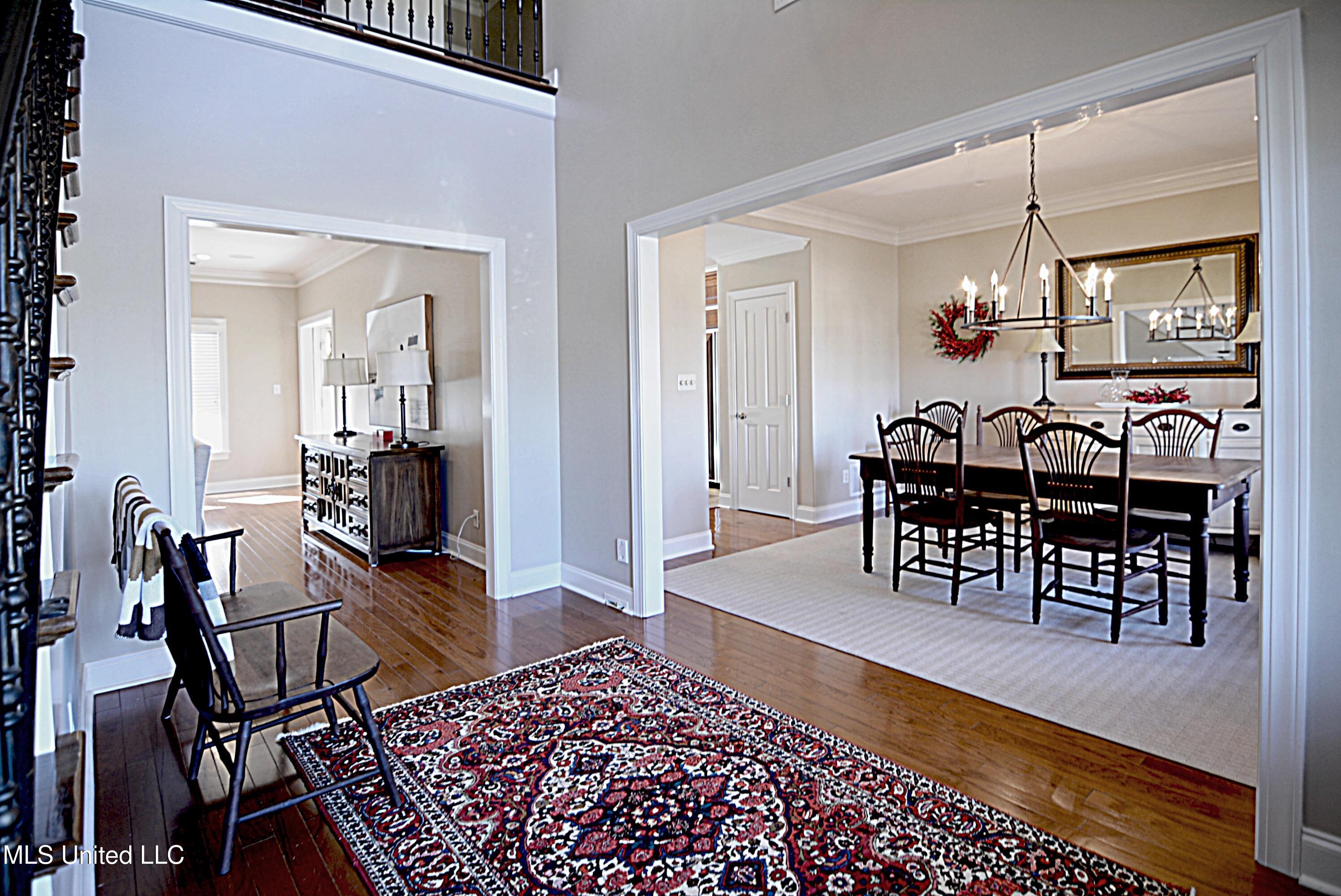 1057 Crockett Loop Hernando, MS 38632 - Photo 7 of 46 Foyer View from Stairwell