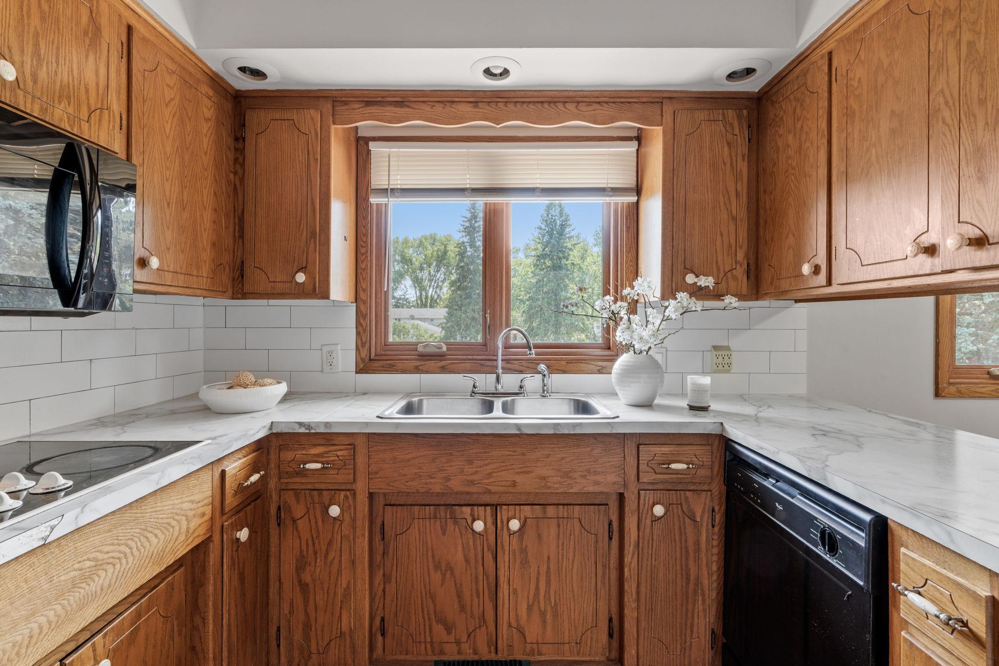 444 County Rd B East Maplewood, MN 55117 - Photo 13 of 53 Gallery Image 13