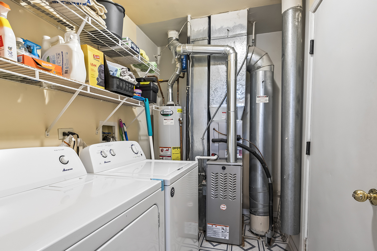 2280 Briar Court Hoffman Estates, IL 60169 - Photo 27 of 36 a utility room with dryer and washer