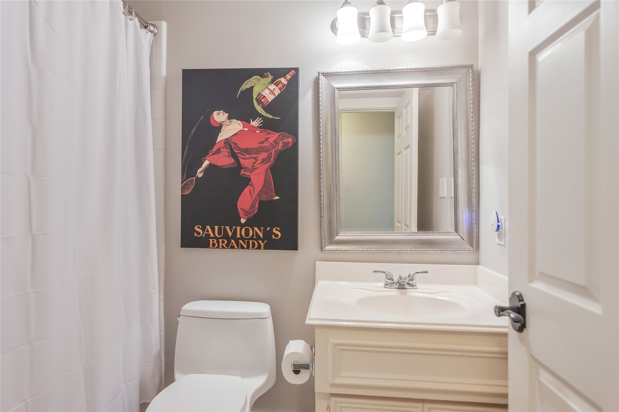 1207 Nagle Street Houston, TX 77003 - Photo 7 of 26 Bathroom on the first level is a full bathroom with a tub/shower combo.
