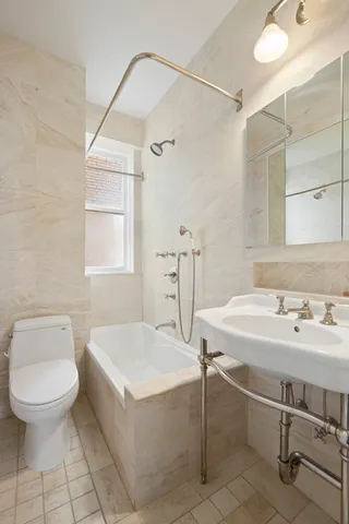 $2,495,000 | 103 East 84th Street, Unit 5B | Upper East Side