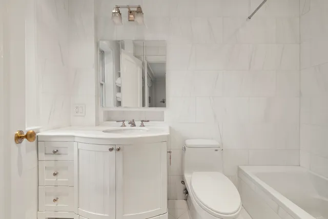 $2,495,000 | 103 East 84th Street, Unit 5B | Upper East Side