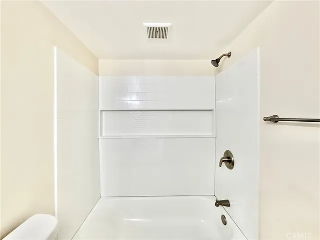 $3,000 | 2760 Monroe Street, Riverside, CA 92504