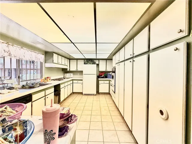 $3,000 | 2760 Monroe Street, Riverside, CA 92504