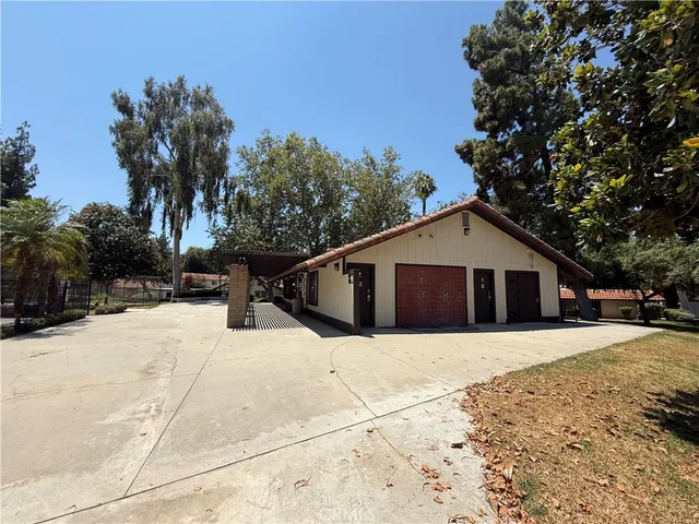 $3,000 | 2760 Monroe Street, Riverside, CA 92504