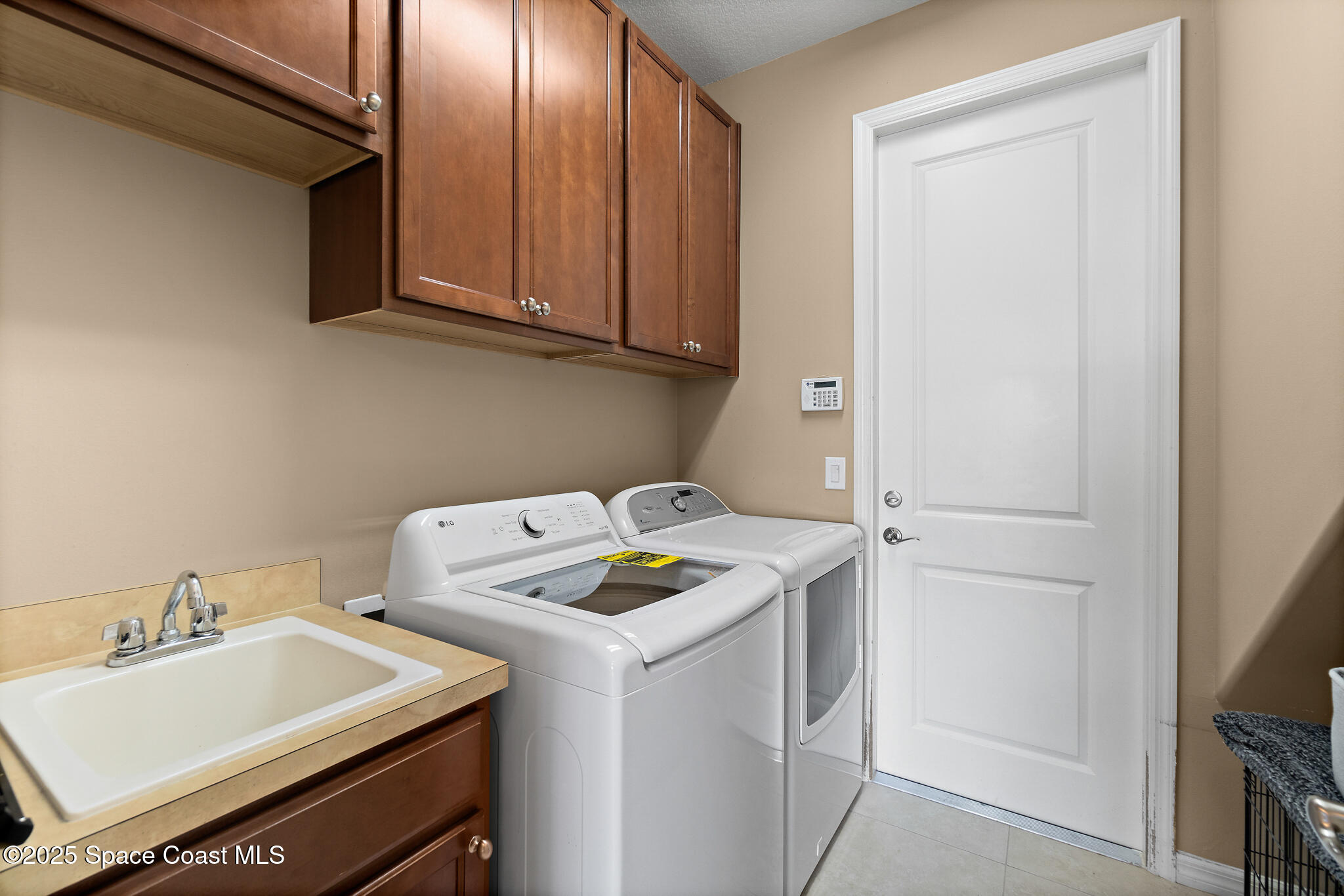 3857 Hollisten Circle Melbourne, FL 32940 - Photo 29 of 40 Laundry Room