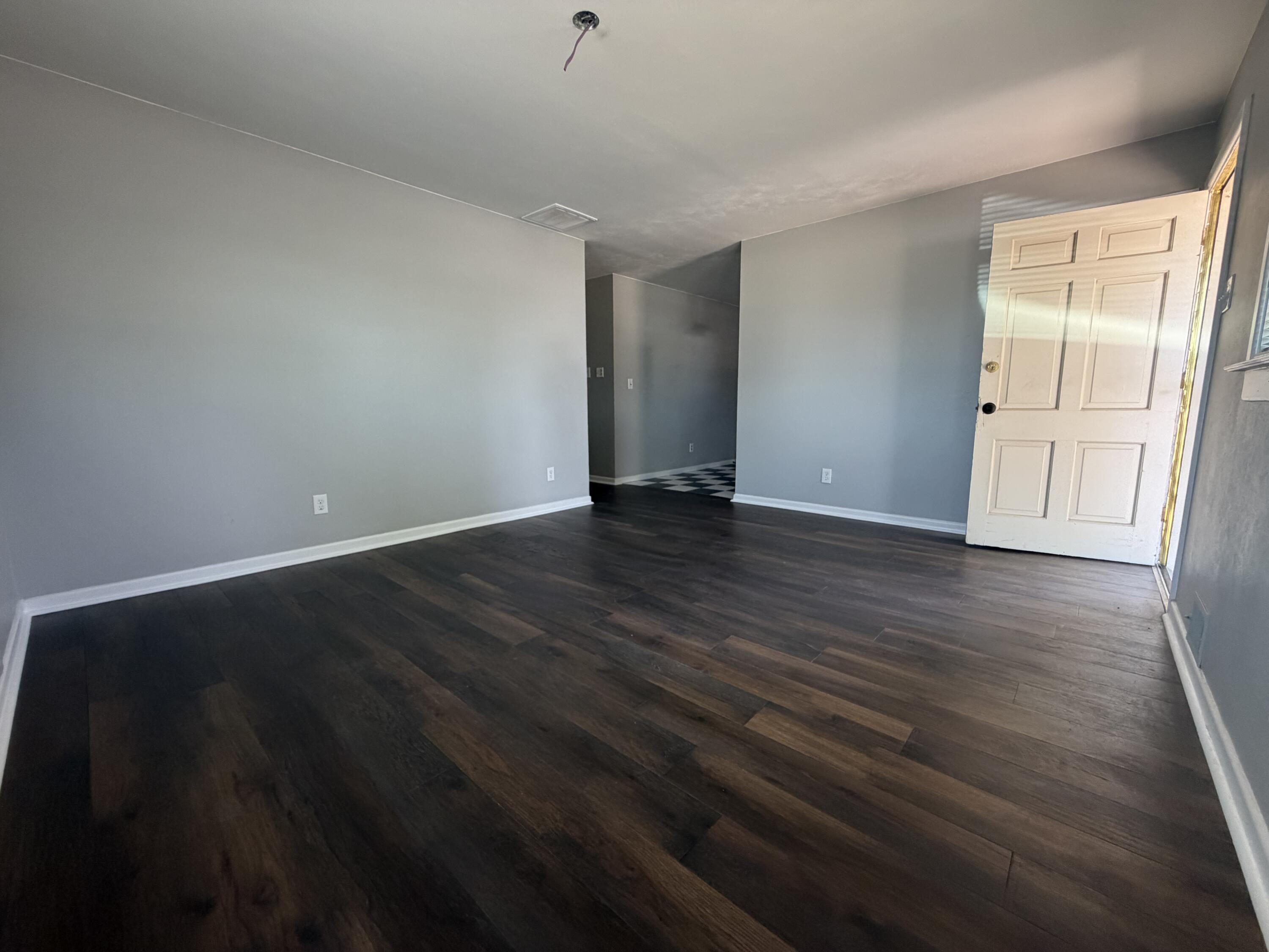 4409 38th Street Lubbock, TX 79414 - Photo 3 of 15 Living Room