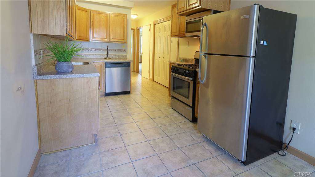 Eat in Kitchen Apartment For Rent in Jackson Heights