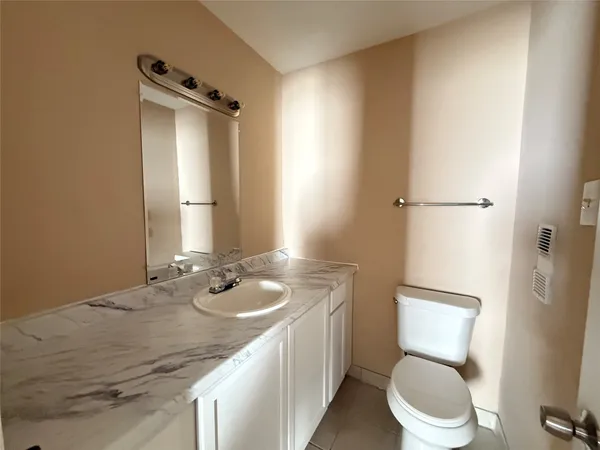 $1,100 | 7200 Clarewood Drive, Unit 605, Houston, TX 77036