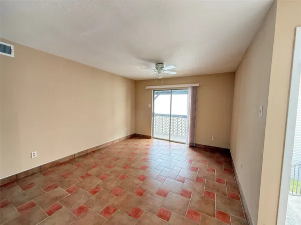 $1,100 | 7200 Clarewood Drive, Unit 605, Houston, TX 77036