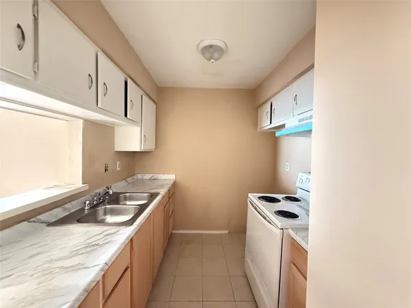 $1,100 | 7200 Clarewood Drive, Unit 605, Houston, TX 77036