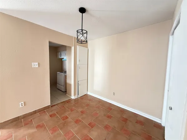 $1,100 | 7200 Clarewood Drive, Unit 605, Houston, TX 77036