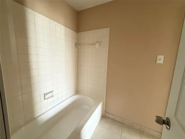 $1,100 | 7200 Clarewood Drive, Unit 605, Houston, TX 77036