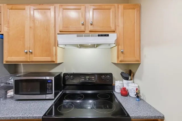 $274,000 | 425 Dorset Street, Unit 21, South Burlington, VT 05403