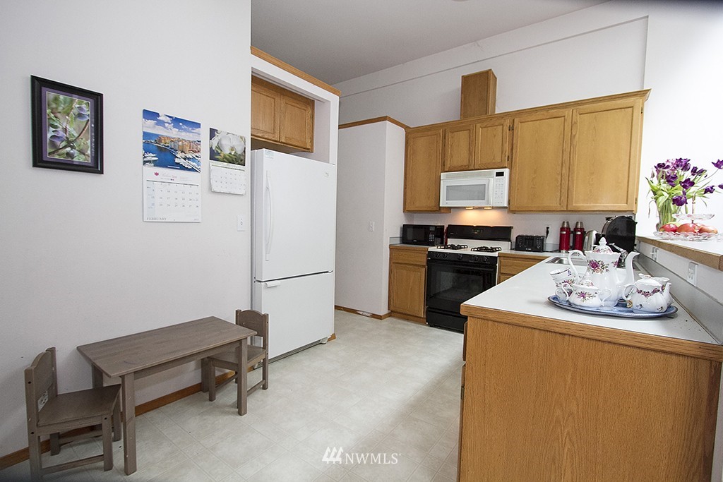1640 Beacon Way Southeast Renton, WA 98058 - Photo 2 of 13 Gallery Image 2