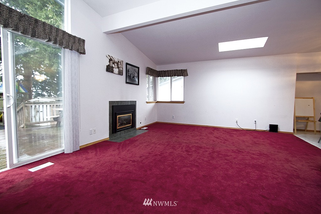 1640 Beacon Way Southeast Renton, WA 98058 - Photo 5 of 13 Gallery Image 5