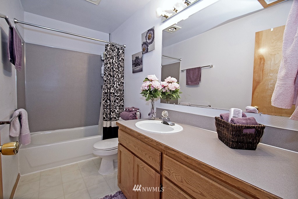 1640 Beacon Way Southeast Renton, WA 98058 - Photo 6 of 13 Gallery Image 6