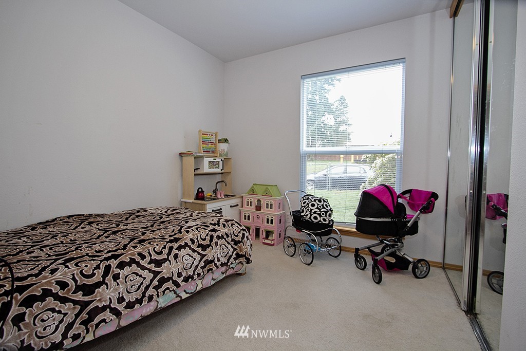1640 Beacon Way Southeast Renton, WA 98058 - Photo 8 of 13 Gallery Image 8