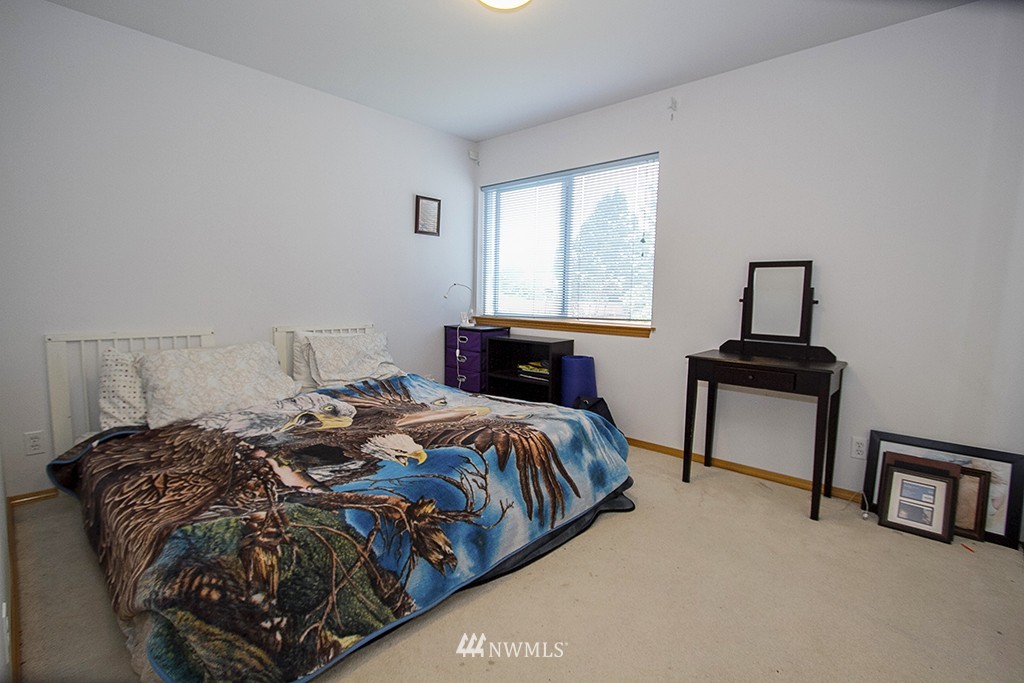 1640 Beacon Way Southeast Renton, WA 98058 - Photo 9 of 13 Gallery Image 9