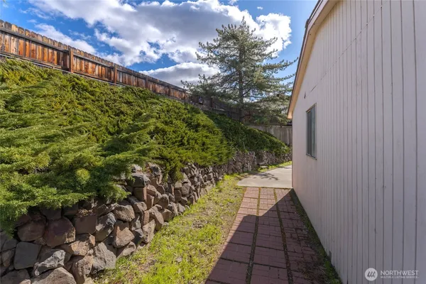 a view of a pathway both side of the house
