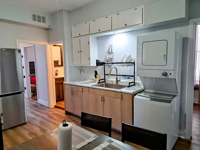 $2,500 | 1540 West 17th Street, Unit 2, Chicago, IL 60608