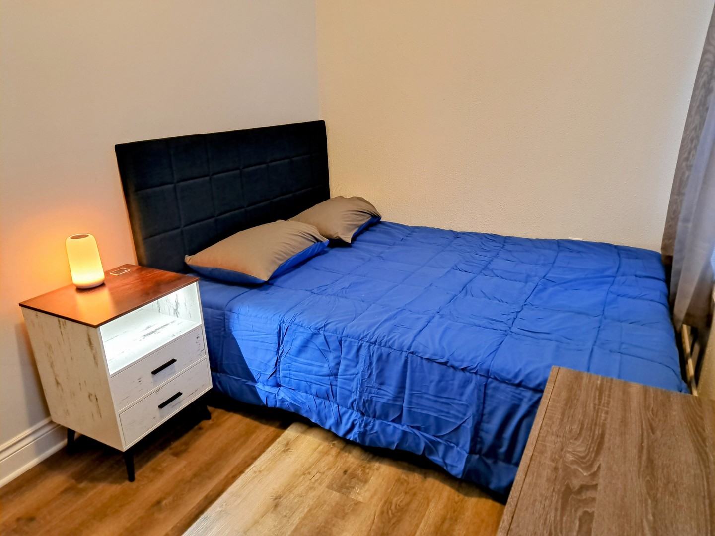 1540 West 17th Street, Unit 2 Chicago, IL 60608 - Photo 13 of 22 a bed sitting in a bedroom next to a window