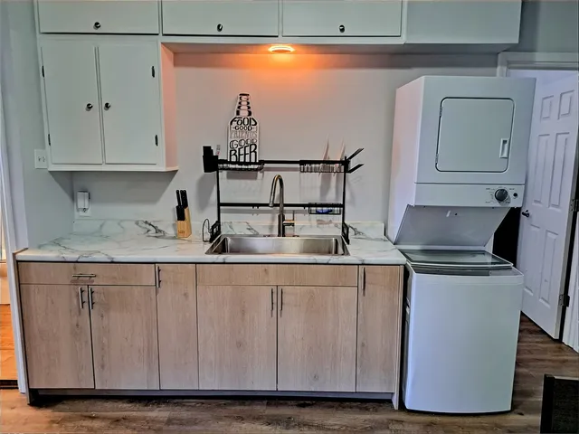 $2,500 | 1540 West 17th Street, Unit 2, Chicago, IL 60608