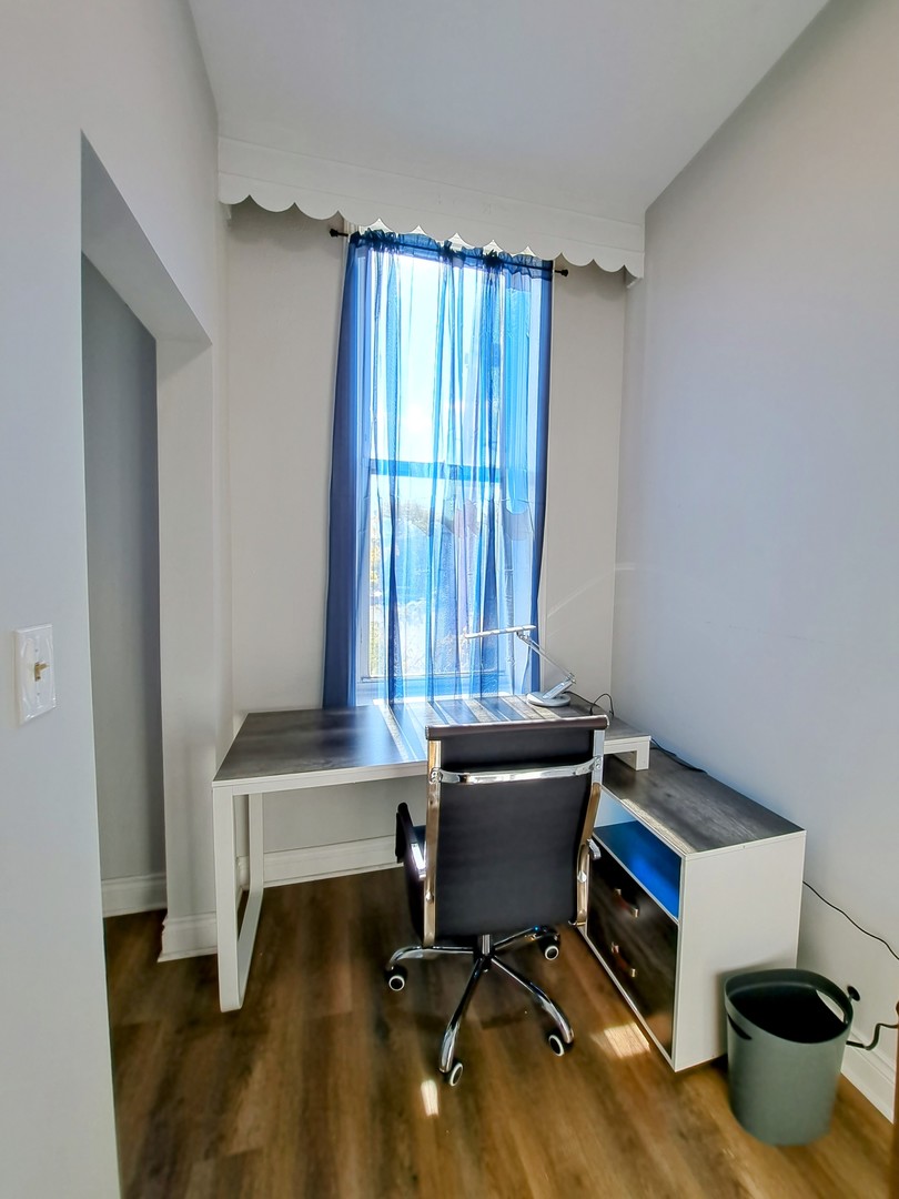 1540 West 17th Street, Unit 2 Chicago, IL 60608 - Photo 5 of 22 a room with furniture and a window