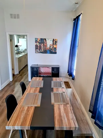 $2,500 | 1540 West 17th Street, Unit 2, Chicago, IL 60608