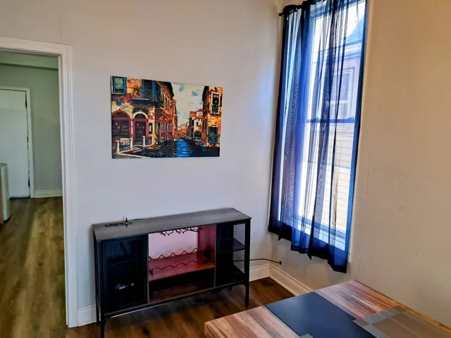 $2,500 | 1540 West 17th Street, Unit 2, Chicago, IL 60608