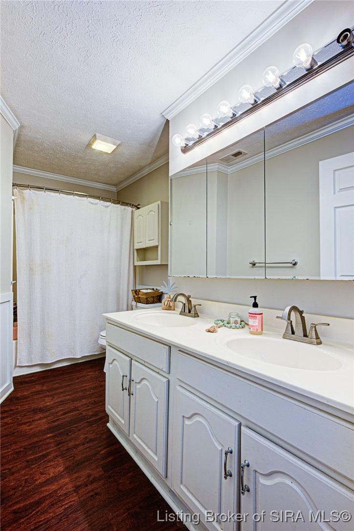 1625 Old State Road Henryville, IN 47126 - Photo 40 of 72 Bathroom Second Floor