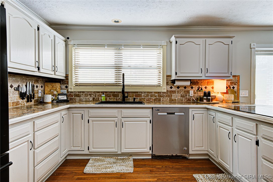 1625 Old State Road Henryville, IN 47126 - Photo 10 of 72 Spacious Kitchen