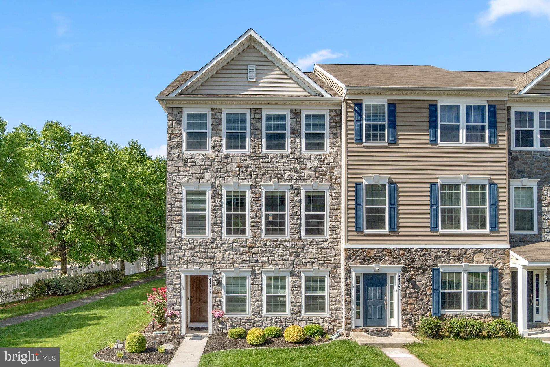 44127 Turf Field Square Chantilly, VA 20152 - Photo 1 of 27 Gallery Image 1