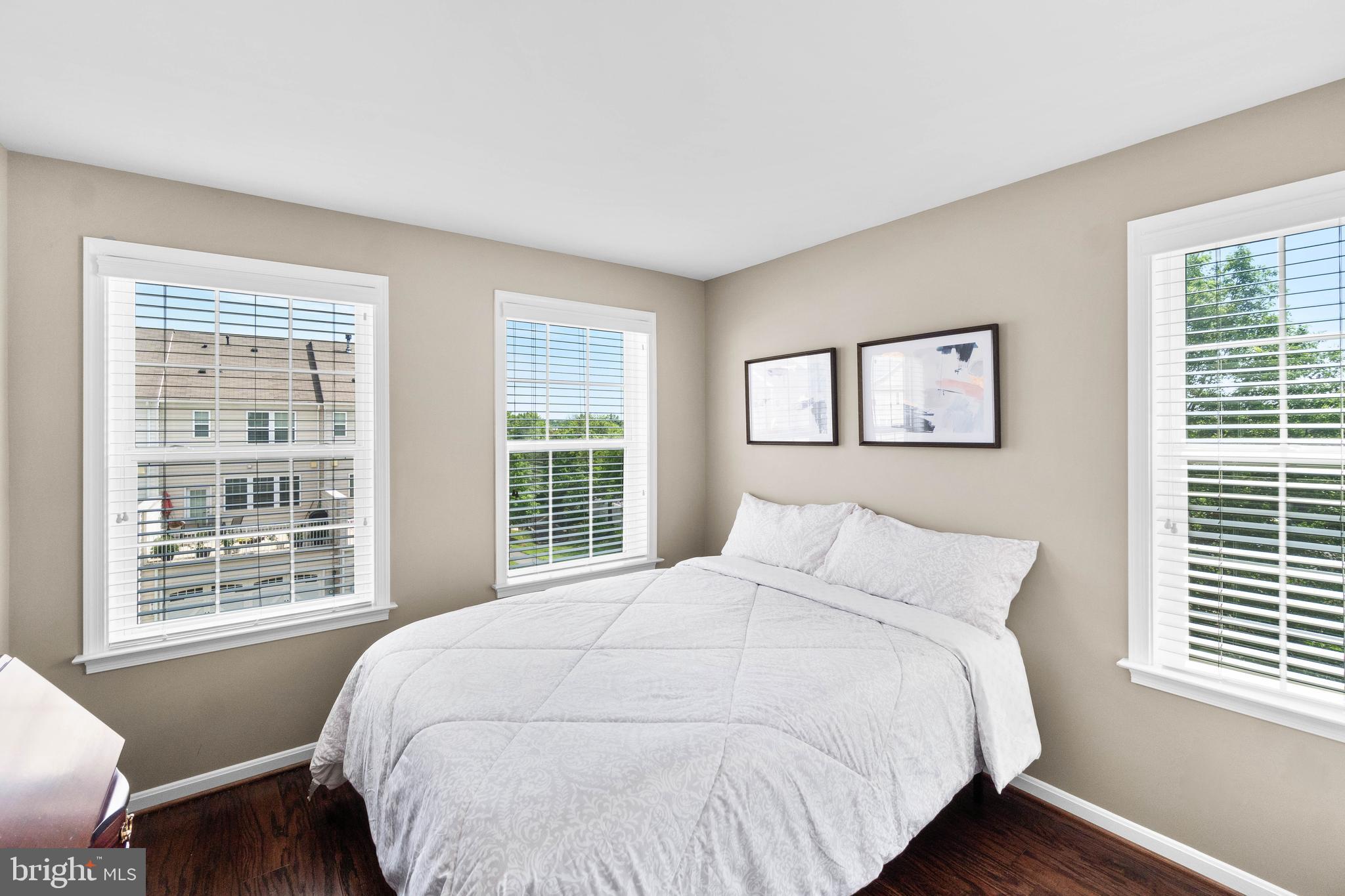 44127 Turf Field Square Chantilly, VA 20152 - Photo 19 of 27 Gallery Image 19