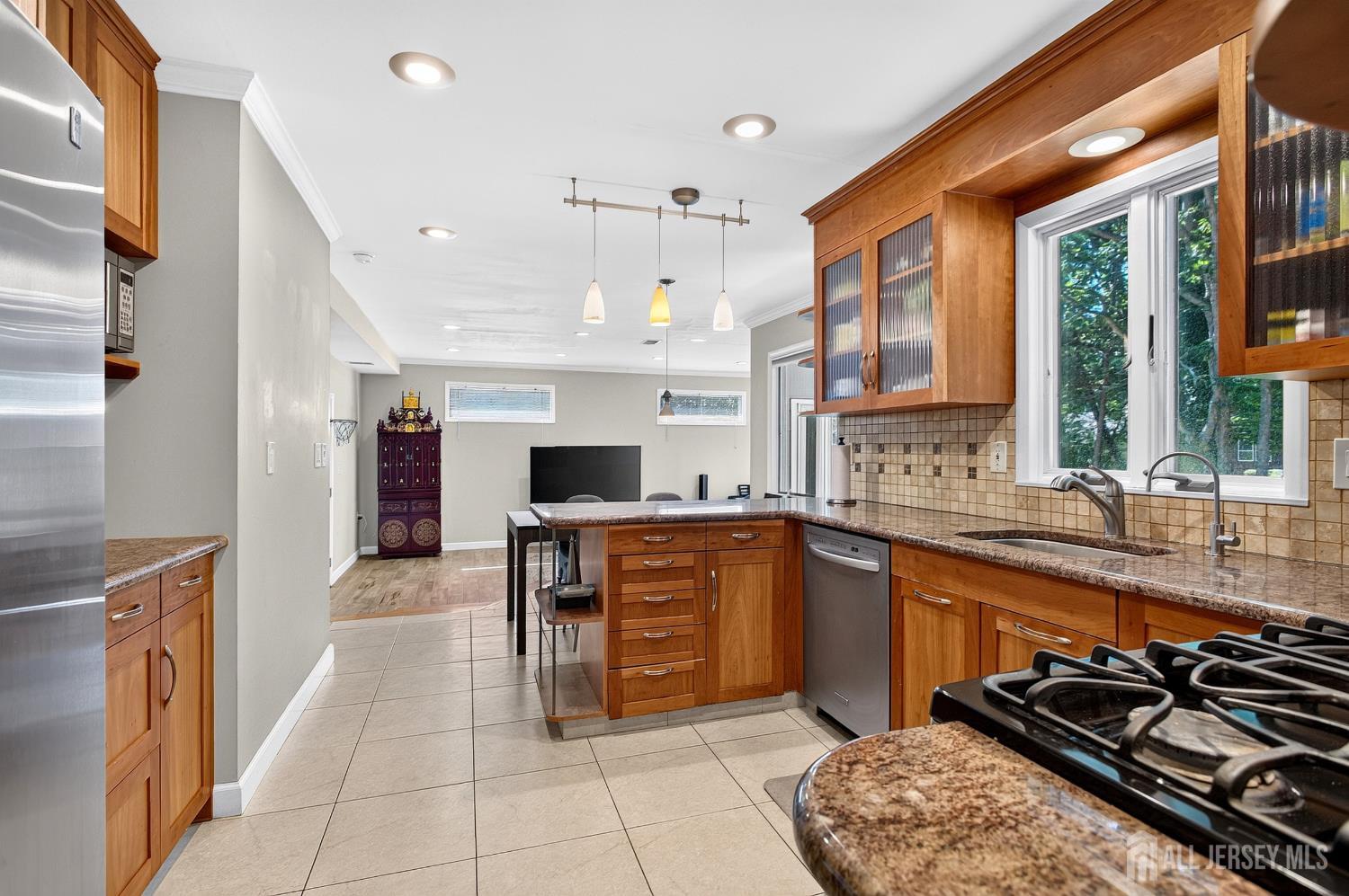 16 Brookdale Road East Brunswick, NJ 08816 - Photo 11 of 31